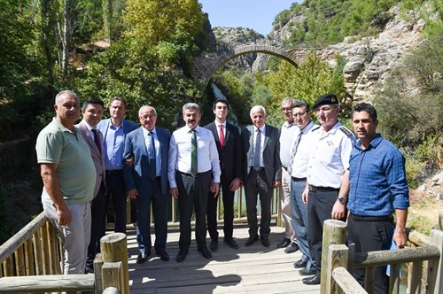Vali Dr. Turan Ergün Clandras Su Kemeri ve Karahallı Elektrik Santrali’nde incelemelerde bulundu.